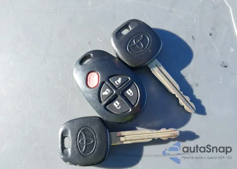 2013 Toyota Sienna Le V6 8 Passenger z USA, uszkodzony, nr VIN 5TDKK3DCXDS318543